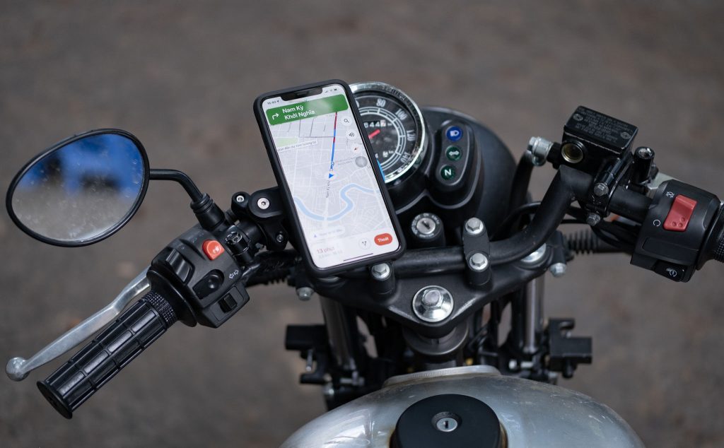 Gắn iPhone trực tiếp lên xe máy có thể làm hỏng chống rung quang học của camera